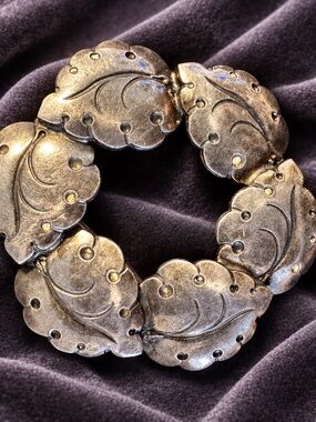 Antique-Inspired Silver Leaf Circle Brooch - Women's Jewelry